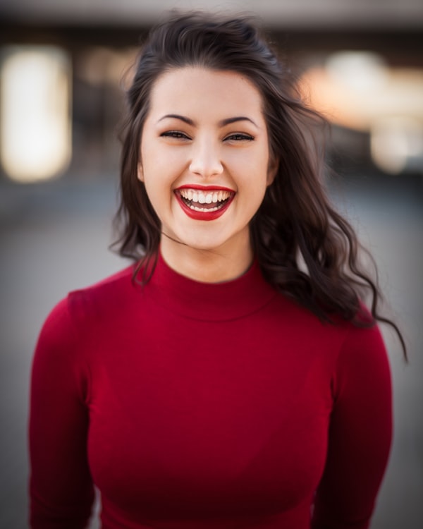 Ava — Coffee shop candid